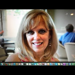 Meet your Posher, Debbie